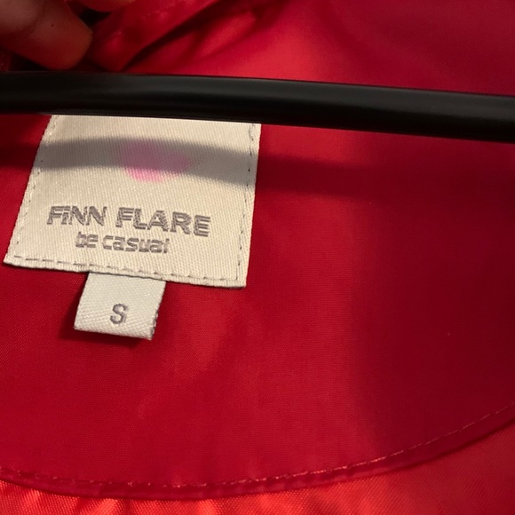 Red puffer coat - Picture 2 of 3